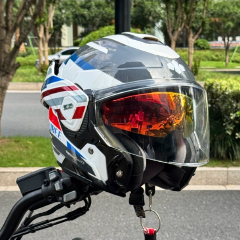180 °   Achterwaarts draaibare - Modular Motorcycle Helmet Dot Approved recensie en prijs